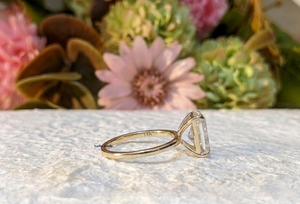Bague de fiançailles et de mariage solitaire pour femme Lurba Jewels, diamant de laboratoire ovale de 2 carats, style vintage, certifiée IGI, or massif 14 carats - Product Image 6