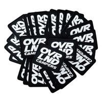 Logo de marque de chapeau de vêtements personnalisés en usine 3d Silicone Pvc caoutchouc fer sur patch étiquettes pour vêtements patchs en Pvc souple