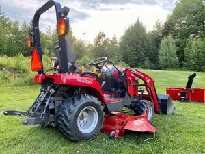 Tracteur Massey Ferguson GC2400 4x4 neuf/usagé disponible à la vente. - Product Image 5