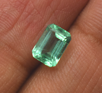 1.80 ct Émeraude colombienne. Pierre précieuse naturelle. Pierre gemme lâche d'émeraude du vert vif 8X6mm pour la fabrication de bijoux