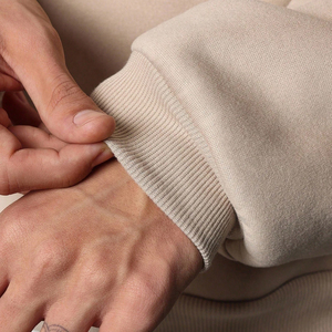 เสื้อฮู้ดผู้ชายทรงโอเวอร์ไซส์สไตล์วิทยาลัย พร้อมดีไซน์ปักลายนูนแบบคลาสสิก ทรงหลวมใส่สบาย เหมาะสำหรับฤดูใบไม้ร่วงและฤดูหนาว สไตล์ลำลองแบบนักกีฬา - Product Image 5