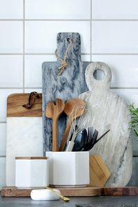 BANDEJA DE MÁRMOL DECORATIVA DE BAMBÚ HECHA A MANO, Tabla de cortar con mango de mármol, tabla para servir queso para cocina, tabla de madera de acacia - Product Image 2