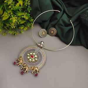 Ensemble de boucles d'oreilles collier Hasli Fusion bicolore oxydé pour femmes bijoux ethniques traditionnels idéaux pour les festivals, vêtements indo-occidentaux - Product Image 3