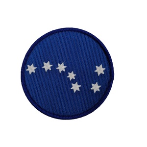 Parche Bordado Personalizado para Gorras, Chaquetas y Bolsos, Parche con Logotipo de Textura Suave, Accesorio de Marca Moderno y Duradero - Product Image 1