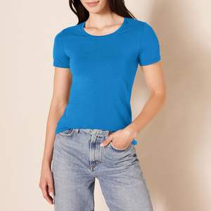T-shirt d'été classique pour femmes grandes tailles, tissage doux, respirant, écologique, coupe ajustée, extensible, port quotidien, forme moderne, propre - Product Image 2