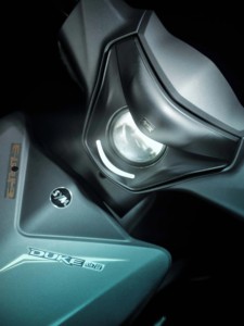 JLIGHT DESIGN Feux de jour à LED double blanc avec fonction de bienvenue Demon Eye pour moto Sym Duke 35W/40W - Product Image 6