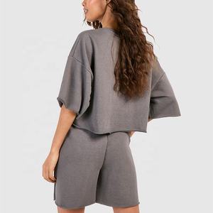 Conjunto de pantalones cortos y sudaderas cortas de gran tamaño de algodón 100% para mujer, diseño de logotipo personalizado de secado rápido, estilo informal de Color sólido para invierno - Product Image 2