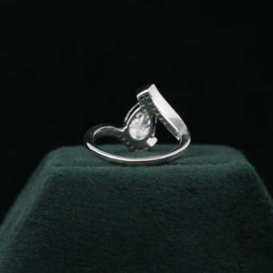 Anillo de compromiso de diamante cultivado en laboratorio con corte de pera de derivación, diseño hecho a mano personalizado con anillo de diamante de estilo moderno de oro sólido de 14 quilates - Product Image 5