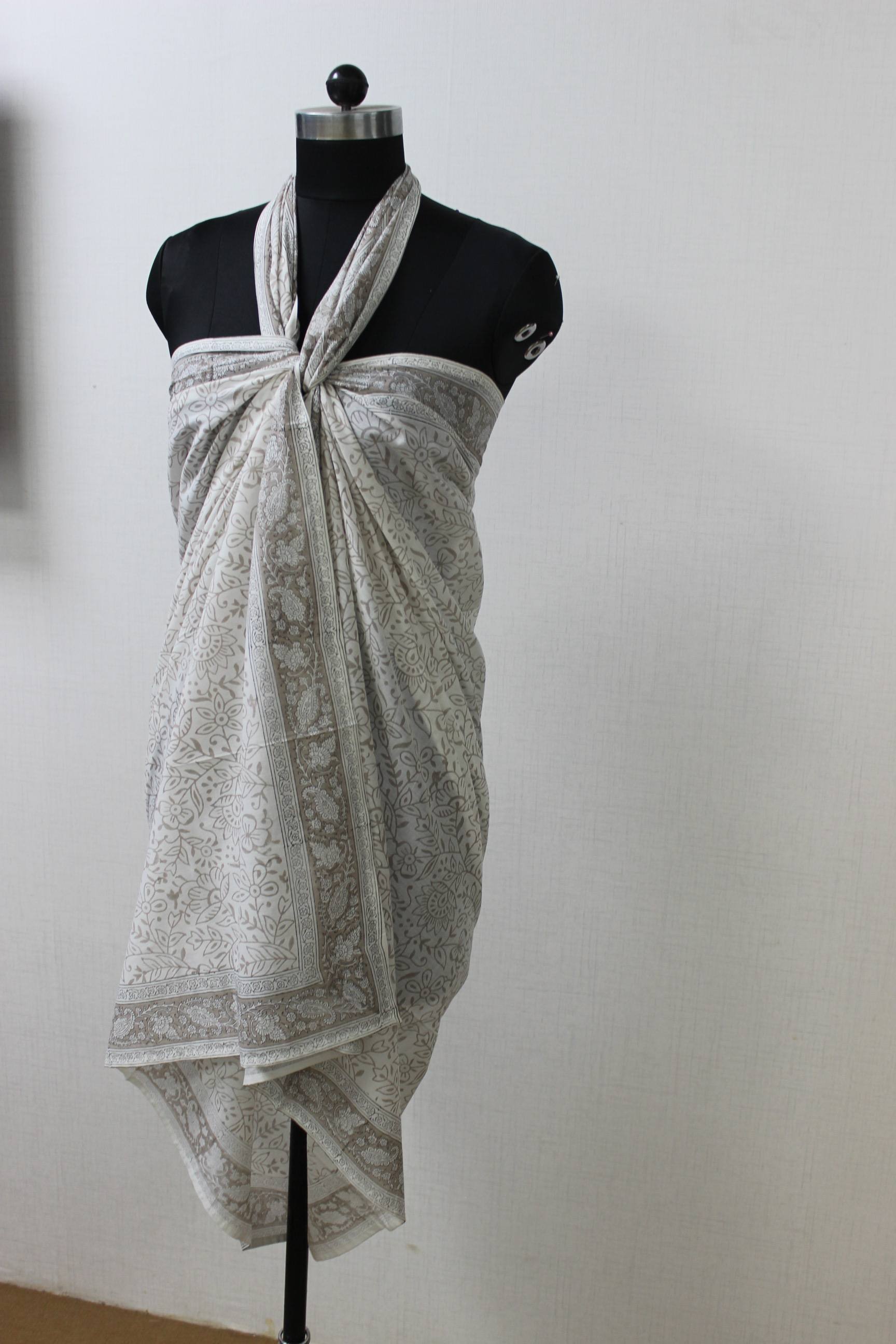 สีน้ำตาลอมเทา