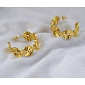 Boucles d'oreilles créoles en laiton et alliage de cuivre, plaquées or, design géométrique ethnique vintage, pour femmes, autres occasions - Product Image 3