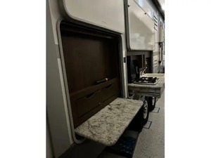 Vendeur vérifié pour remorque H-i-g-h-l-a-n-d R-i-d-ge Light 272RLS d'occasion 2017, prête à la vente - Product Image 6
