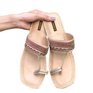 Nueva Llegada, Zapatos Kolhapuri para Mujer, de Cuero de Alta Calidad, con Estampado de Moda, Personalizables, a Precio Económico - Product Image 1
