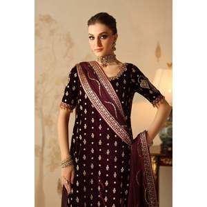 Ensemble de costume en velours brodé pour femmes SF-4313 - Product Image 4