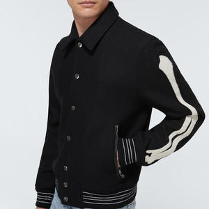 Chaquetas estilo universitario personalizadas con mangas de cuero y logotipo - Product Image 6