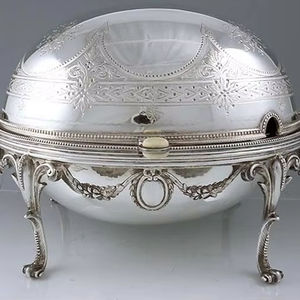 Serveur de nourriture en laiton antique avec couvercle en dôme et plateau serveur de table vintage classique pour événements et célébrations - Product Image 1