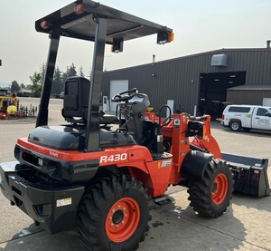 Chargeuse sur pneus Kubota R430 2023: puissante, compacte et performante - Product Image 1