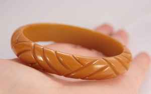 กำไลดีไซน์ดอกไม้ทำจากเรซินแฟชั่นสำหรับผู้หญิงและเด็กผู้หญิงจำนวนมากสำหรับสวมใส่ในงานปาร์ตี้ - Product Image 4