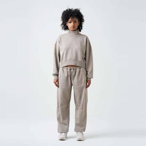 Sweat-shirt à col montant pour femmes élégantes en éponge française-Tenue deux pièces douce et confortable, idéale pour se prélasser et une tenue décontractée - Product Image 2