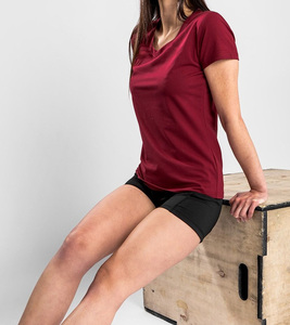 T-shirt personnalisé pour femme, col en V, uni, anti-rétrécissement, manches courtes, couleur bordeaux, vêtements de sport avec logo, 100% coton, pour le fitness et les vêtements décontractés - Product Image 4
