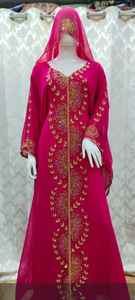 Kaftan en Georgette Or Radiant Orné à la Main avec Voile Assorti – Œuvre d'Art Luxueuse, Sophistication Intemporelle, Longueur Ras du Sol - Product Image 2