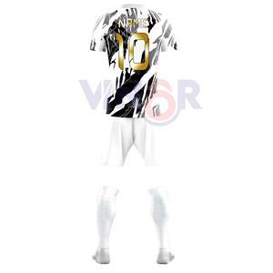 Ensemble d'uniformes de football pour hommes en polyester de haute qualité personnalisé short de sport vert conception de logo uniformes pour adultes de club utilisant la sublimation - Product Image 3
