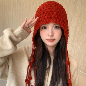 Bonnet tricoté chaud à pompons pour femme, collection automne-hiver, rouge du Nouvel An, fait main, protection des oreilles, style mignon et doux - Product Image 1