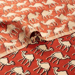 Tela 100% orgánica india Bagru con estampado de camello hecho a mano con técnica de bloques, para ropa y decoración del hogar. - Product Image 3