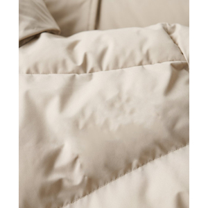 แจ็กเก็ตขนเป็ดสีเบจเคลือบด้านเสื้อโค้ทมีฮู้ดให้ความอบอุ่นในฤดูหนาวโลโก้ตามสั่งสั่งกระดุมสแน็ปสำหรับผู้ชาย - Product Image 5