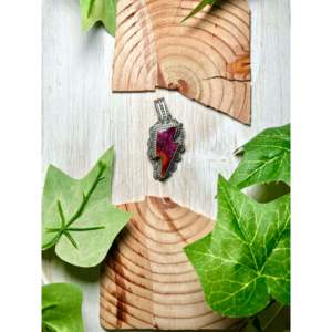 Pendentif Navajo fait main avec coquille d'huître épineuse violette sertie dans un cadre en argent sterling, technologie d'incrustation unique. - Product Image 1