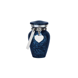 Urne funéraire bleue avec breloque en forme de cœur et étiquette personnalisée pour le stockage des cendres d'un adulte - Product Image 1
