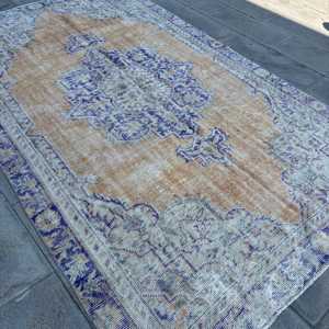 Alfombra Turca Grande de 5.9x9.6 pies, Ecológica, Vintage, Azul, con Diseño de Patchwork, Base de Látex y Pelo Mediano - Product Image 2