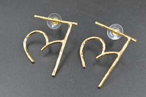 Pendiente chapado en oro con palabra Hindi de moda, joyería de moda en forma redonda para mujeres y niñas - Product Image 5