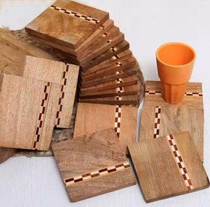 Ensemble de sous-verres en bois naturel et résine de style classique fait à la main conçu sur mesure pour les tables basses, les repas et la cuisine. - Product Image 2