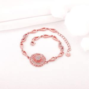 Colección Mehtab, elegante pulsera fina de cuento floral de oro rosa, Diamante certificado GIA para mujer, joyería de moda ajustable - Product Image 1
