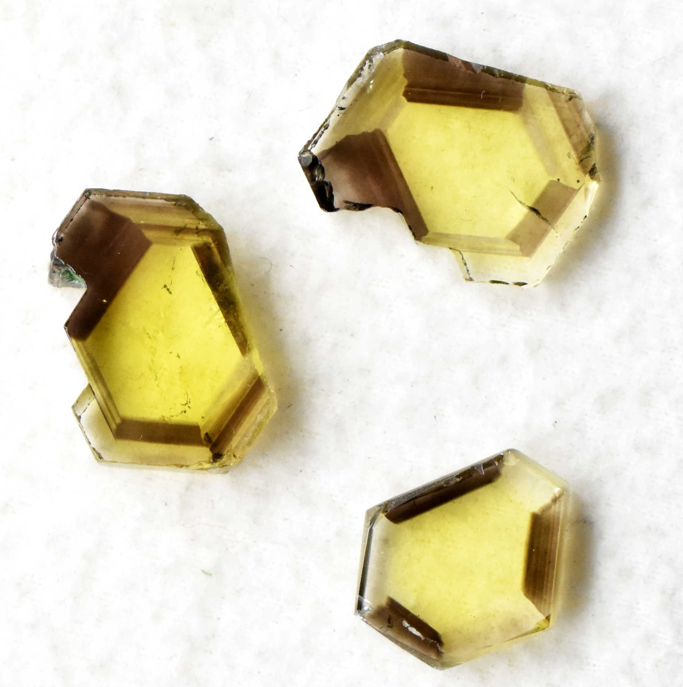 สีเหลือง