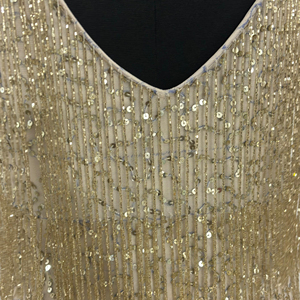 เสื้อกล้ามผ้าไหมถักแบบระบายอากาศได้จูเลียตพร้อมเลื่อมคอวีและขอบลูกปัดสำหรับสวมใส่ในคลับ - Product Image 1