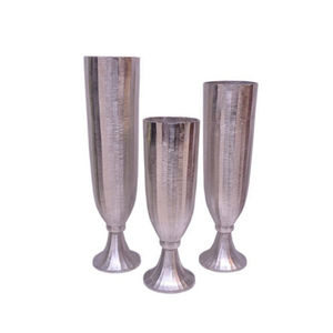 Vase en métal artisanal avec texture artistique pour centres de table haut de gamme et espaces de vie modernes - Product Image 5