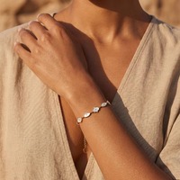 Bracelet perlé vintage Hamsa en laiton plaqué or 18 carats avec perle de nacre guidée et élégante, qualité AAA, double, OEM/ODM, faible MOQ
