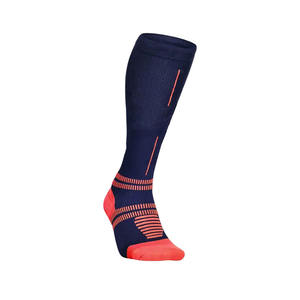 Chaussettes de sport pour jeunes au design innovant, personnalisables pour les équipes, respirantes, antidérapantes, séchage rapide, chaussettes pour hommes de haute qualité - Product Image 1