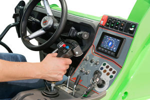 Cargadora de Ruedas Avant 860i, Minicargadora con Capacidad de 1900 kg, Brazo Telescópico Articulado Resistente, Motor Diésel con Certificación EPA Kohler, PLC - Product Image 5