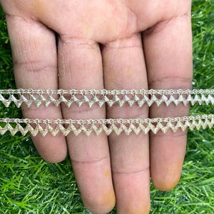 Garniture en dentelle traditionnelle Chantilly & Alencon fabriquée à la main pour robes de soirée de mariée et ensembles de créateurs Bordure ornée - Product Image 6