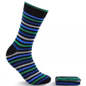 2025 nouveau Design chaussettes de sport mode sport équipage chaussettes haute qualité confortable respirant coton sport hommes chaussettes - Product Image 1