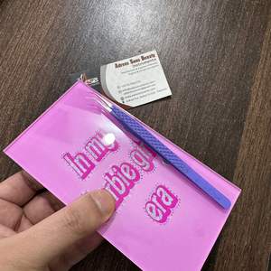 Plateau à cils en acrylique personnalisable avec logo imprimé sur mesure, transparent, avec pince à épiler - Product Image 3