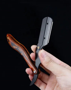 Navaja de Barbero Profesional con Mango de Madera, Personalizable con Logotipo y Color, para Salón de Belleza - Product Image 1