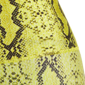 Mallas de Yoga de longitud media con logotipo personalizado para mujer, cintura elástica, patrón sólido, diseño cruzado, venta superior, MOQ bajo de Pakistán - Product Image 5