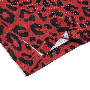 Conjunto de uniforme de camiseta de baloncesto sublimado para equipos, clubes escolares, diseño personalizado, transpirable, que absorbe la humedad, Atlético 100% - Product Image 5