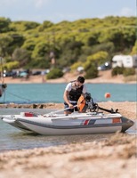2025 7.5kw Durable Blanc Puissance Moteur PVC DWF Matériel Gonflable Dériveur Bateau pour La Pêche En Plein Air 2-5 Personne Aviron