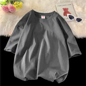 Camiseta Unisex de Algodón/Poliéster con Cuello en V, Corte Holgado, Detalle de Botones, Estilo Veraniego, Personalizable y Ecológica - Product Image 3