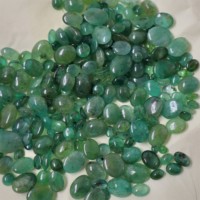 2025 Attrayant Naturel Brésilien Émeraude Cristal Lisse Poli Vert Émeraude Lâche Mélange Pierre Ovale Cabochon Pierres Précieuses