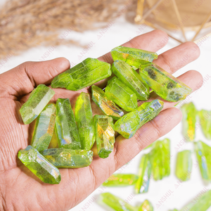 Superbes cristaux de quartz Aura miniatures de couleur verte naturelle, semi-précieux, pour la guérison, la décoration et la méditation, à prix de gros. - Product Image 3